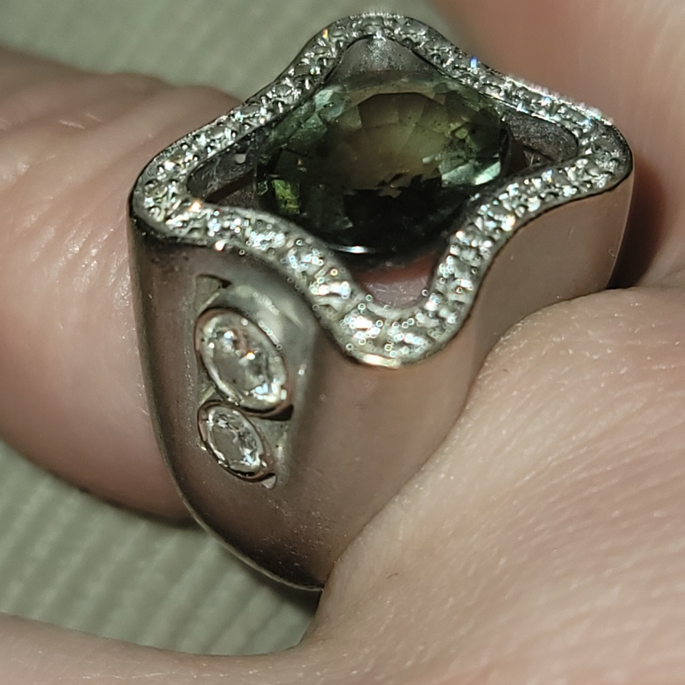 18k Sapphire Diamond Ring Price is Firm